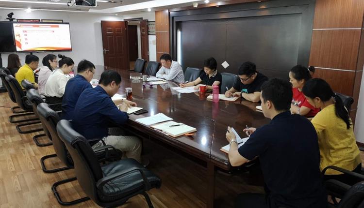 黨委書(shū)記強調：貫徹落實(shí)中央文件精神，不斷加強黨的政治